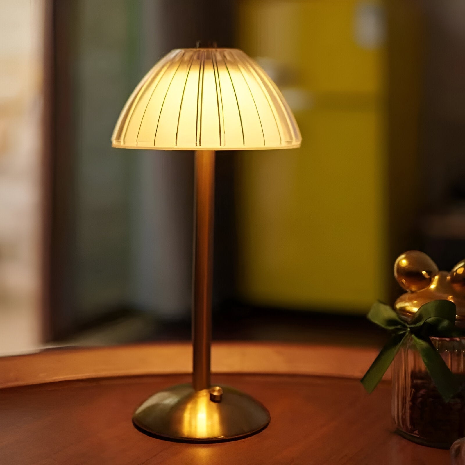 vintage-portable-table-lamp-fo-2-4f4izh